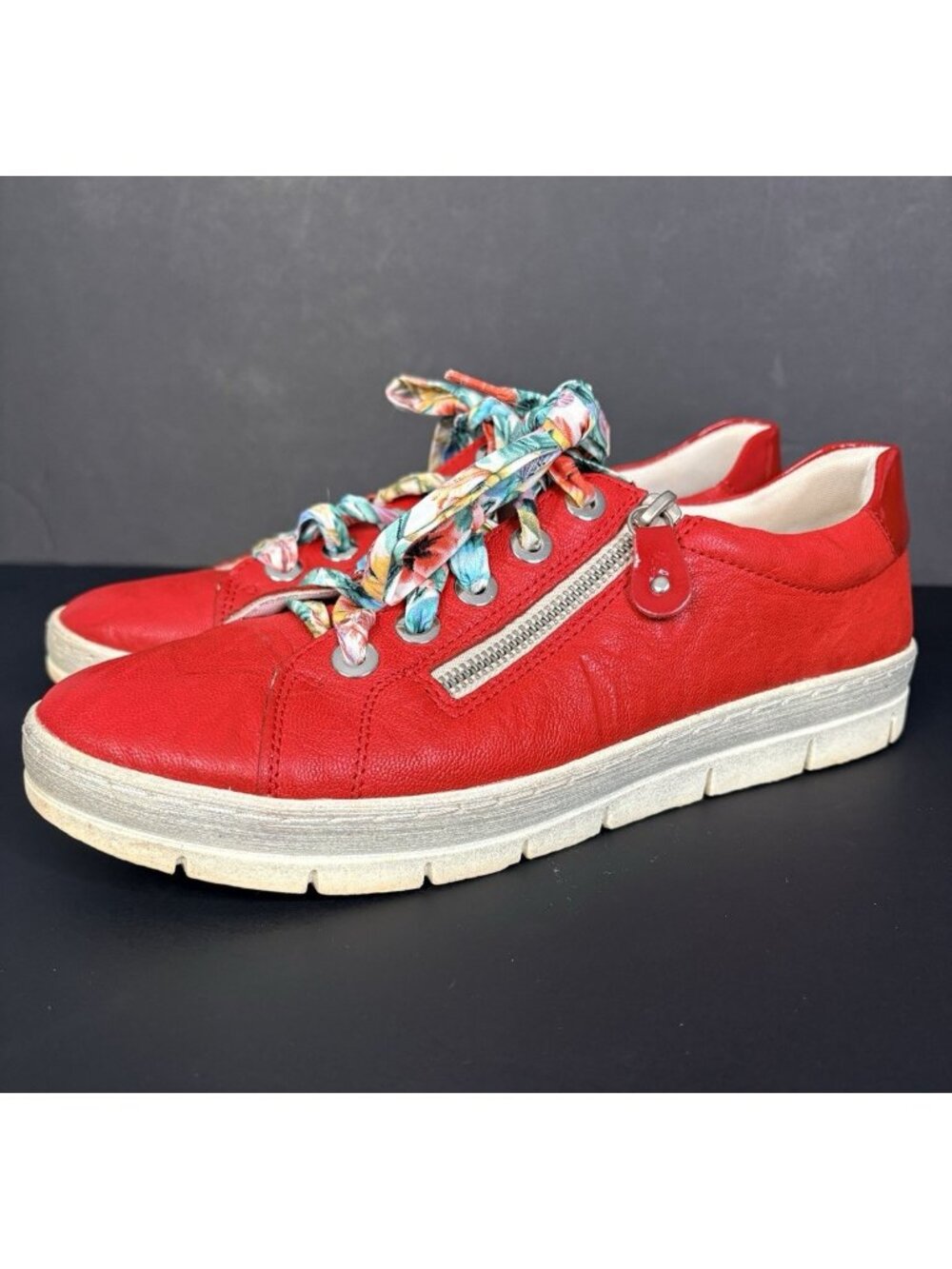 Remonte Low Top Ravenna Womenโs 8.5/40 Red Leather Zipper Floral Laces Sneakers